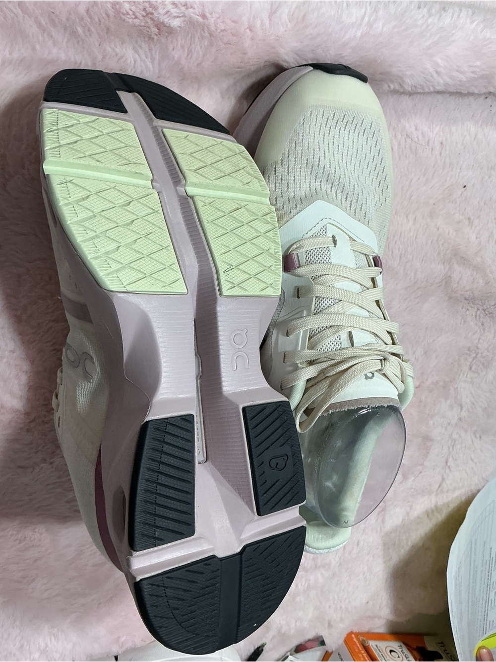 On Running Cloudpulse Women's Running Shoe — White with Lavender Accent 157 - Picture 5 of 7